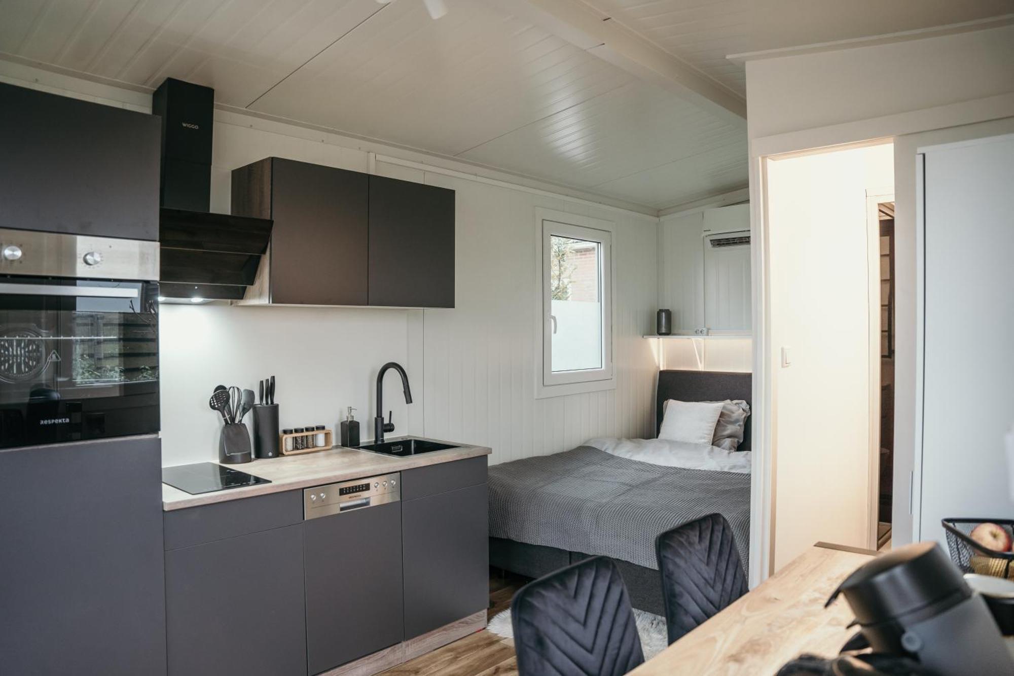 Luxe Tiny House Incl Jacuzzi En Strandhuisje In Zomerseizoen Meliskerke Εξωτερικό φωτογραφία